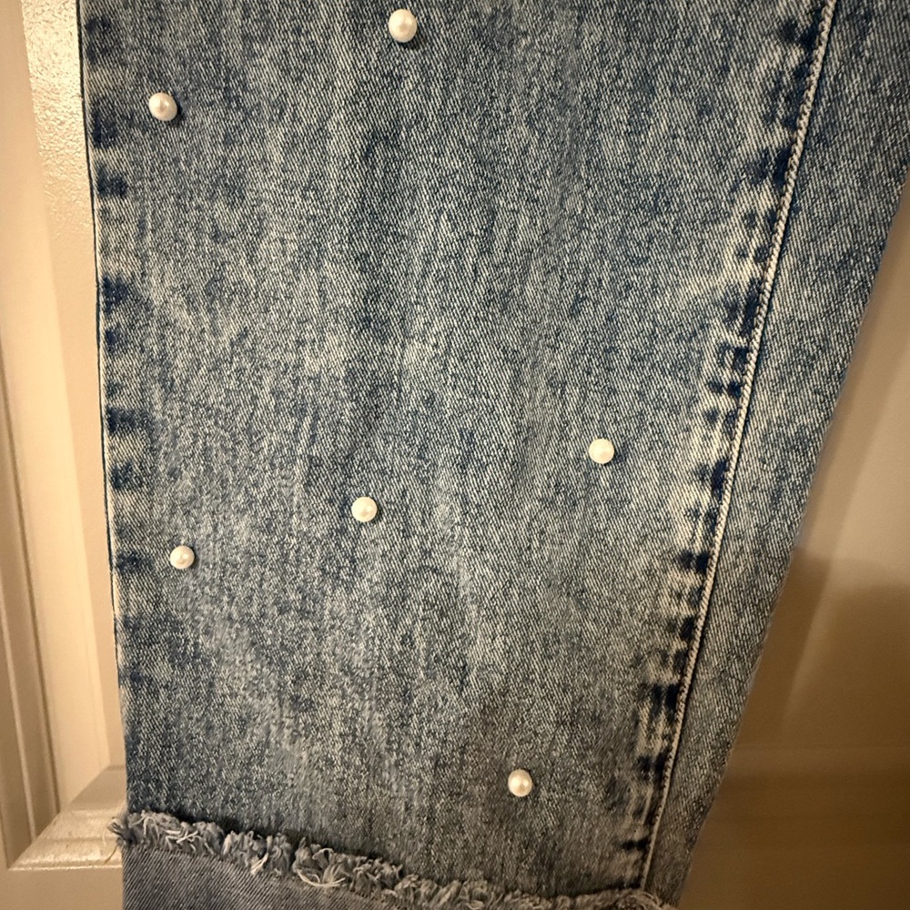 SHEIN Light Blue Cropped Jeans with Pearl Details